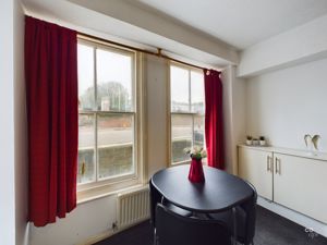 dining - click for photo gallery